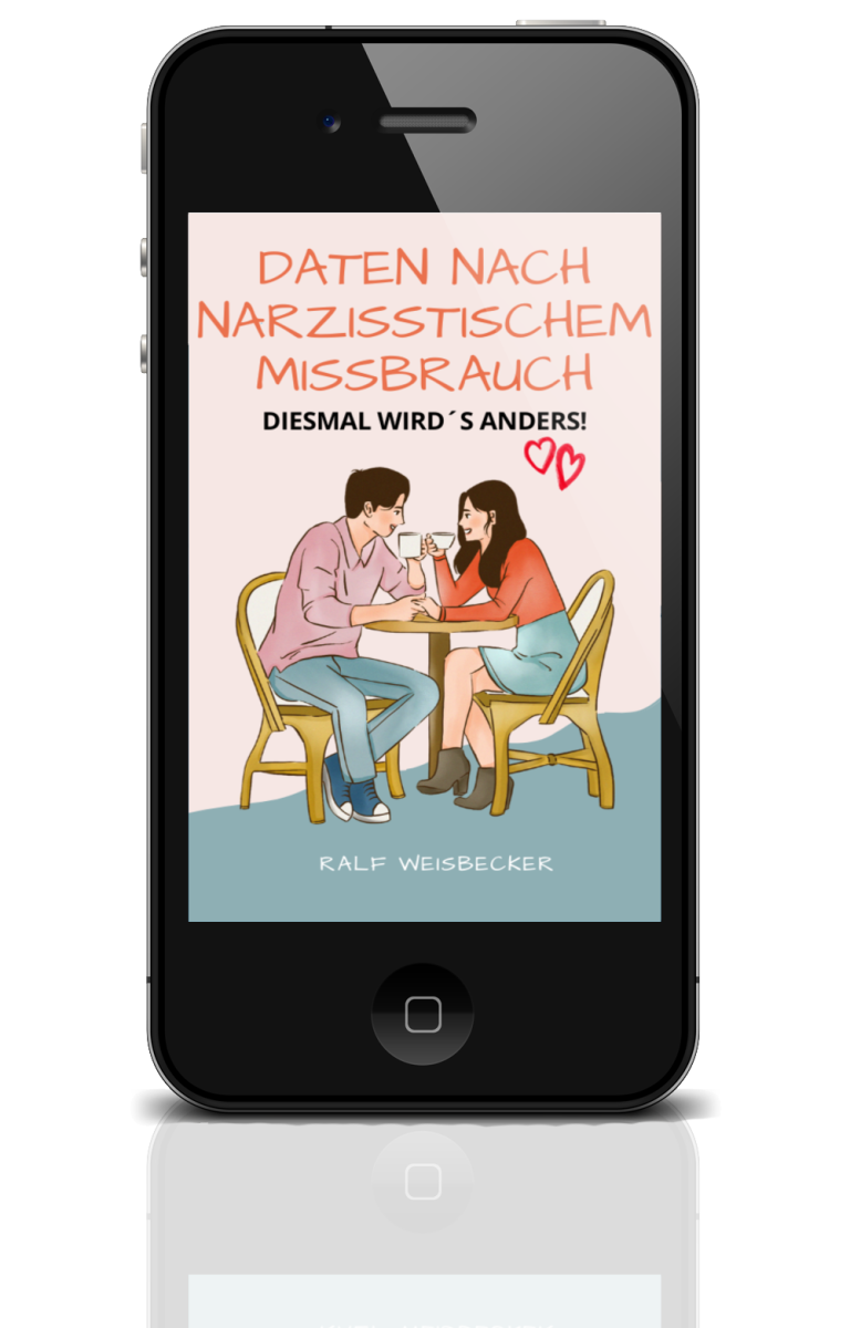 Zwei Personen sitzen am Tisch und stoßen mit Gläsern an, umgeben von Herzsymbolen.